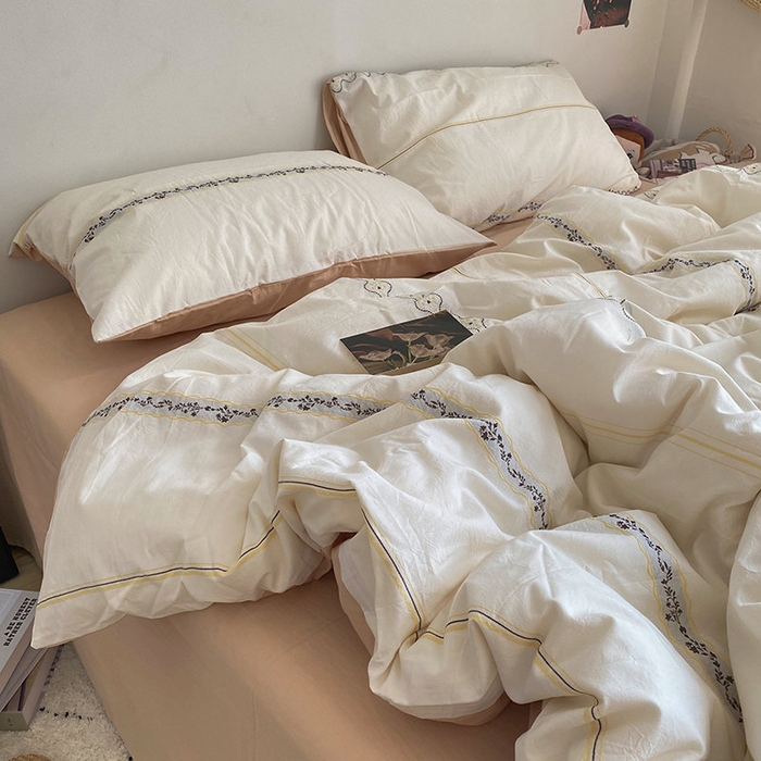Purus bombacio lectum set mollis comfortable torum