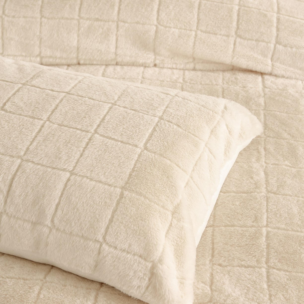 Tesselata Faux Rabbit Fur & Lac Velvet Paraclitus Pone - Mollis Jacquard 3-Piece Stramenta Pone