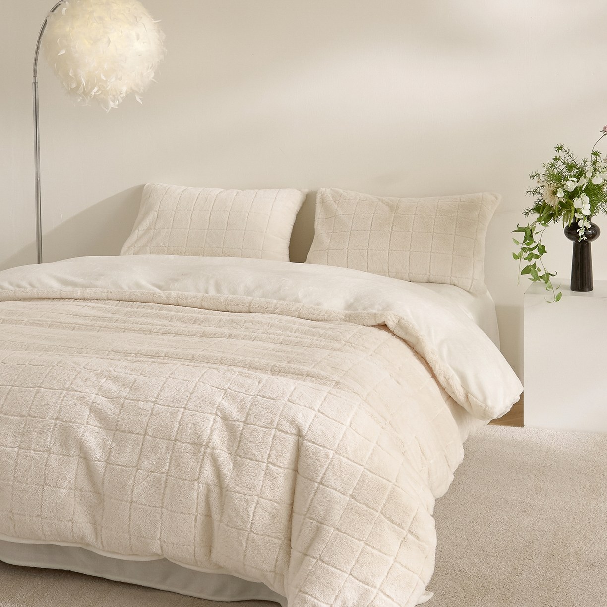 Tesselata Faux Rabbit Fur & Lac Velvet Paraclitus Pone - Mollis Jacquard 3-Piece Stramenta Pone